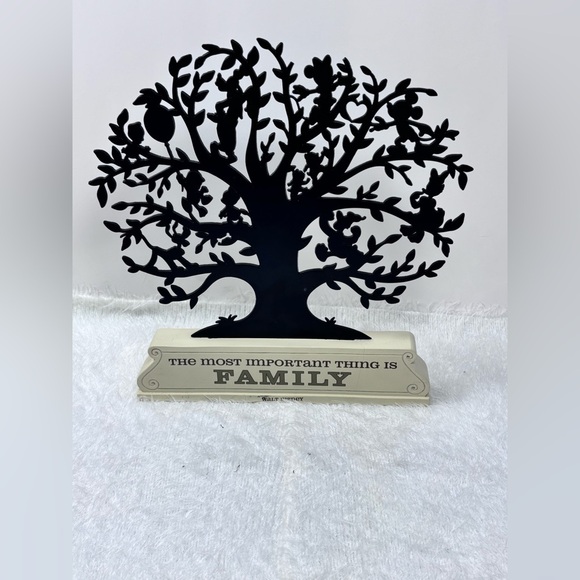 Hallmark Black Family Tree Wall Decor 🧑🧑🧒🧒🟰🏠 - Picture 1 of 8